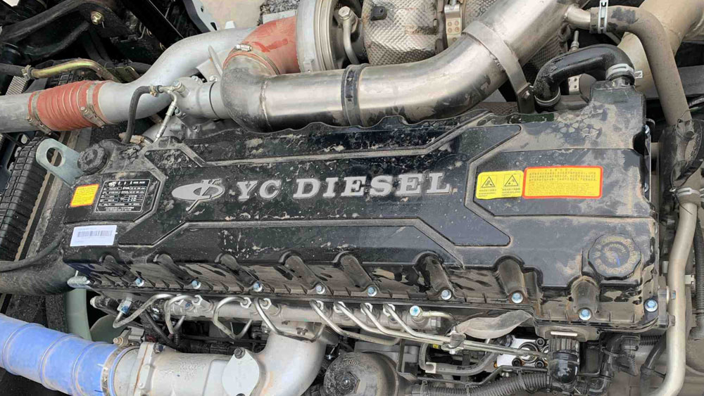 Cận cạnh hệ thống động cơ trên xe đầu kéo FAW