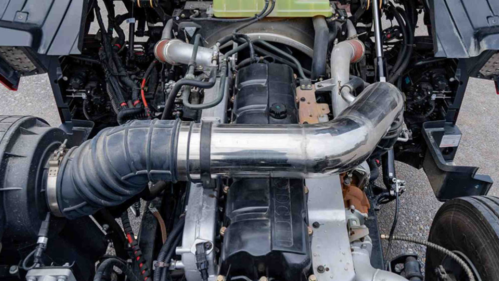 Động cơ mạnh mẽ của xe đầu kéo Dongfeng