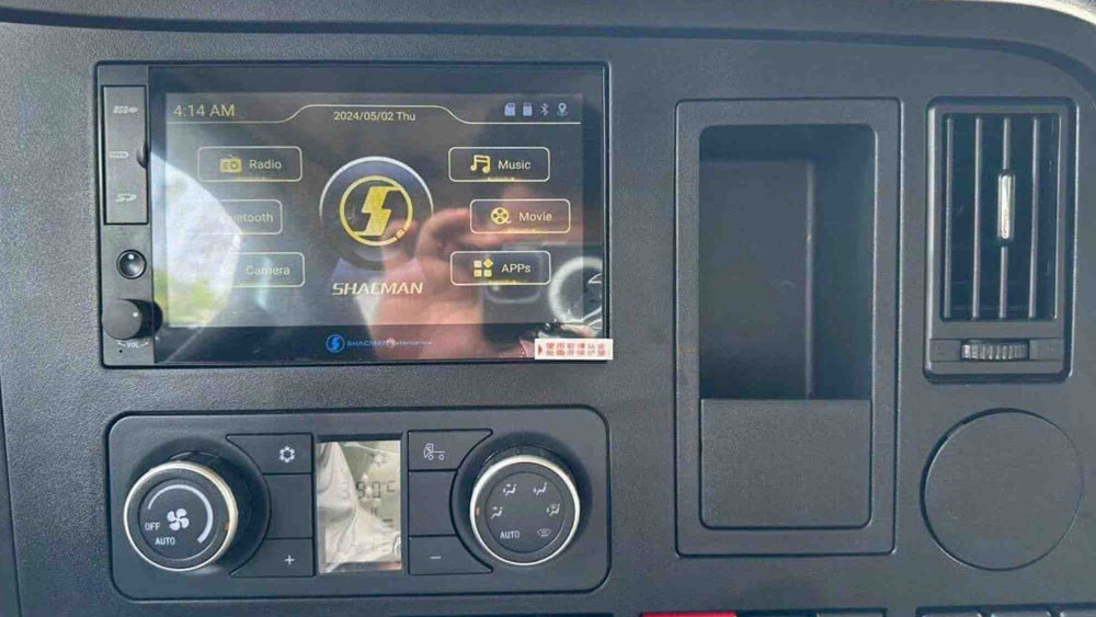 Màn hình cảm ứng trên xe đầu kéo Shacman