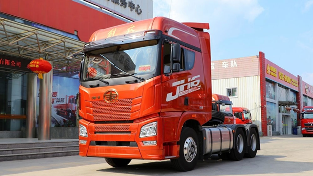 Một chiếc xe đầu kéo từ Trung Quốc