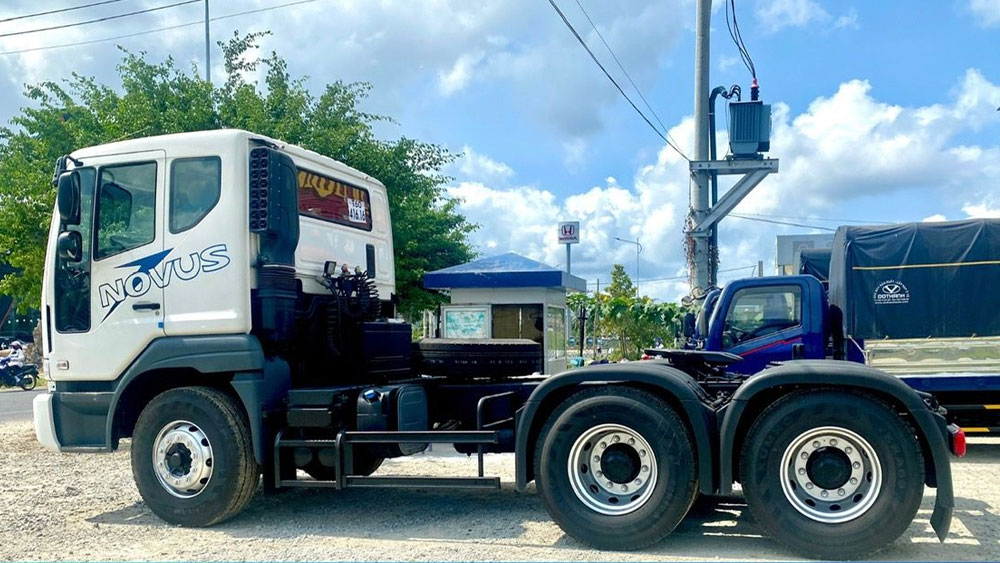 Xe đầu kéo Daewoo Novus