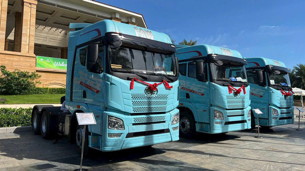 Xe đầu kéo FAW JH6 460HP 6x4