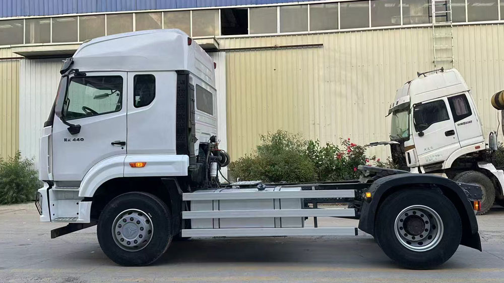 Xe đầu kéo HOWO NX 440