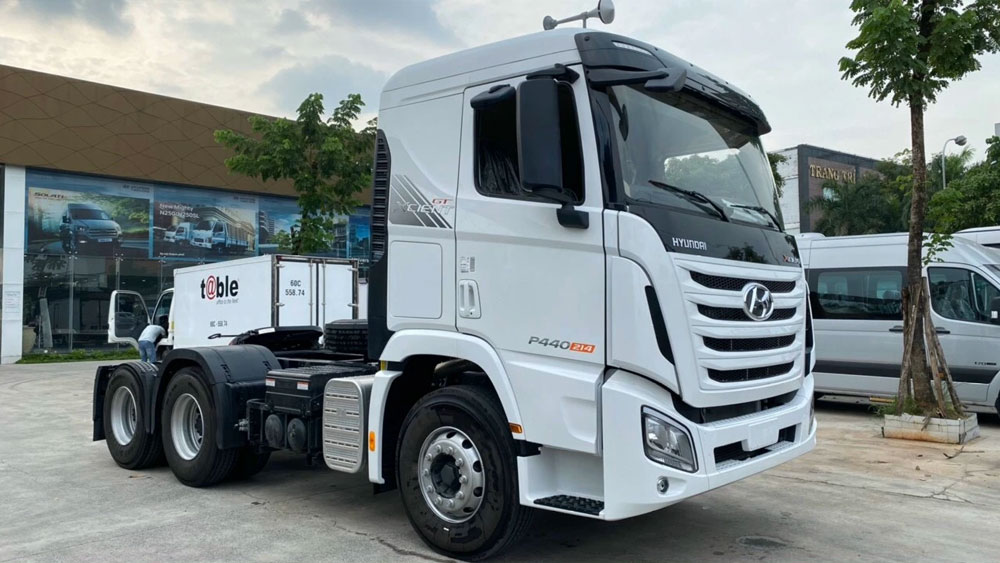 Xe đầu kéo Hyundai Xcient