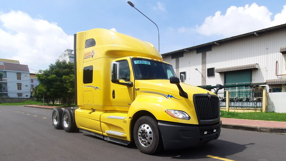 Xe đầu kéo Mỹ nhập khẩu